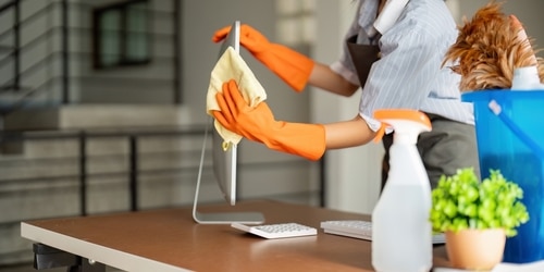 What are the types of commercial cleaning equipment